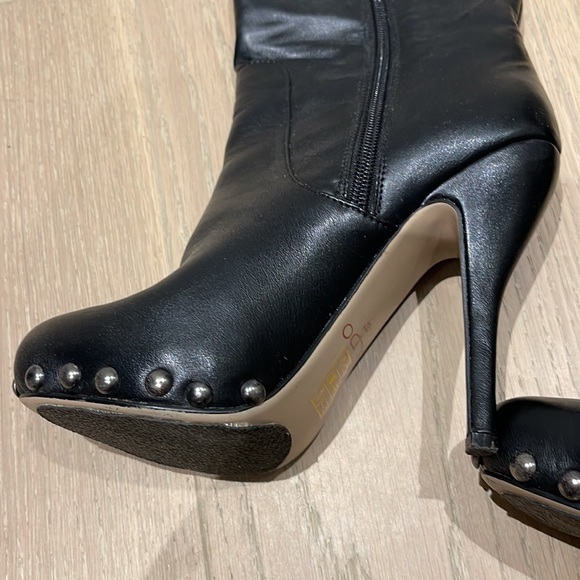 Over the knee boots - Picture 9 of 10